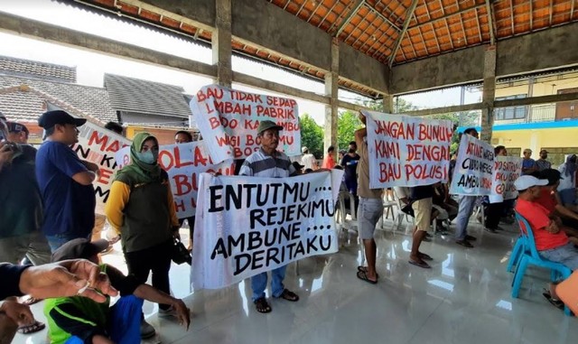 Warga Protes Bau Tidak Sedap Perusahaan Pengolahan Limbah di Mojokerto