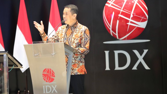 Anggota Komisi XI DPR Partai Gerindra Kamrussamad di Bursa Efek Indonesia (BEI), Jumat (17/3/2023). Foto: BEI