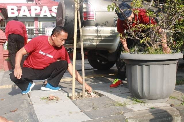 Kabapas Unggul Widiyo Saputro turur serta dalam aksi bersih bersih