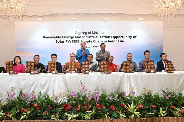 daro Green, Medco Power dan Energi Baru untuk pengembangan energi terbarukan (EBT) serta rantai pasok Solar Photovoltaic (PV) dan Sistem Penyimpanan Energi Baterai (SPEB) di Indonesia dengan beberapa pabrikan manufaktur PV dan baterai (OEM/Original Equipment Manufacturer), Kamis (16/3).