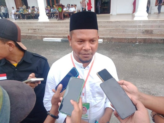 Kepala Bagian Kesejahteraan Rakyat Pemda Kepulauan Sula, Idham Umamit. Foto: La Ode Hizrat Kasim/cermat
