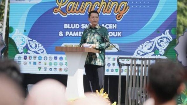 Pj Gubernur Aceh Achmad Marzuki memberikan sambutan serta arahan pada launching 68 BLUD SMK se-Aceh yang berlangsung di kompleks SMKN 1, 2 dan 3 Banda Aceh, Jumat (17/3/2023). Foto: Adpim Setda Aceh