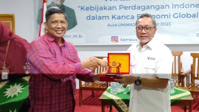 Ketua Umum PAN Zulkifli Hasan saat memberikan kuliah umum di Universitas Muhammadiyah Mamuju (Unimaju). Foto: Istimewa