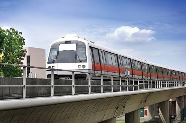 Ilustrasi Syarat Naik Kereta Api Jarak Jauh 2023 untuk Berbagai Usia, Foto: Unsplash.
