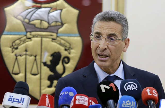 Menteri Dalam Negeri Taoufik Charfeddine saat konferensi pers di Tunis, Tunisia, 3 Januari 2022 Foto: Anis Mili/AFP