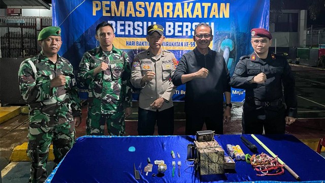 Press Release Hasil Barang Sitaan Penggeledahan Blok Hunian Warga Binaan Pemasyarakatan Rutan Pelaihari Doc. Humas Rutan Pelaihari