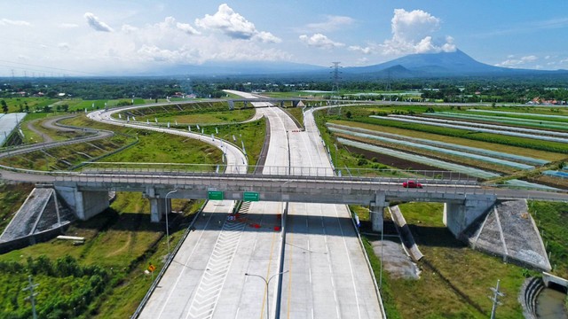 Foto udara jalan Tol Pasuruan - Probolinggo (Paspro). Foto: Dok. Waskita