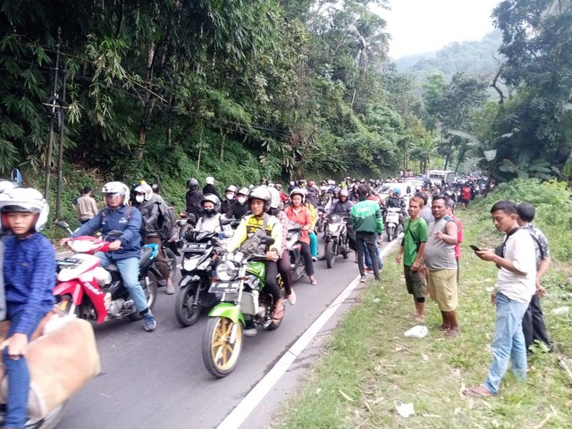 Suasana kemacetan imbas kecelakaan delapan kendaraan di Subang, Jawa Barat, Jumat (17/3/2023). Foto: Dok. Istimewa