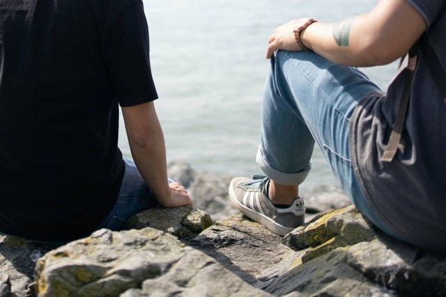 Ilustrasi Apa Itu Bromance. Foto: dok. Ryan Kwok (Unsplash)