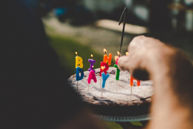 Ilustrasi Kata-kata Bertambah Usia. Foto: Unsplash/Jonas Humbel.