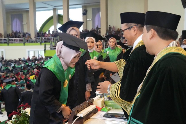 Unissula Mewisuda Mahasiswa Internasional