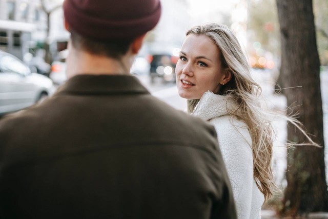 Ilustrasi cara membuat pria kepikiran kita terus. Sumber foto: Pexels
