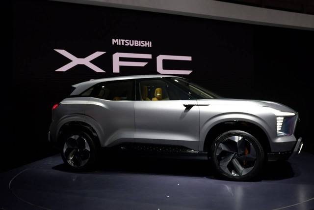 Tampak samping Mitsubishi XFC Concept