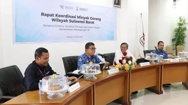 Rapat koordinasi terkait stok minyak goreng di Sulawesi Barat menjelang bulan Ramadhan. Foto: Humas Pemprov Sulbar