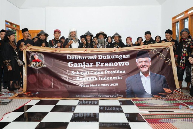 Masyarakat Budaya Sunda di Jawa Barat menggelar deklarasi Ganjar Pranowo Sebagai Presiden 2024 di 95 Resto, Kabupaten Sumedang Jawa Barat, pada Sabtu (18/3/2023). Foto: Dok. Istimewa