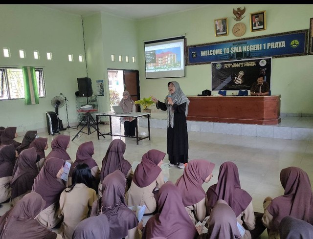 Membangun komunikasi menjadi upaya menguatkan kepercayaan, mengasah empati simpati bersama dalam kepemimpinan lokal (Sumber: Diskusi persiapan menuju mahasiswa. Lombok NTB, dyahpikanthi-dokumen)