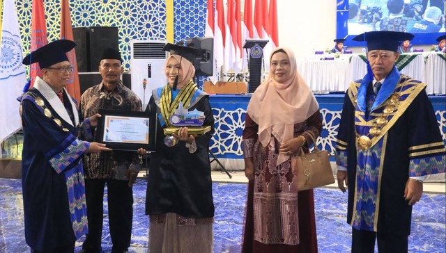 Profil Kasriani, Wisudawan Terbaik Unismuh Makassar