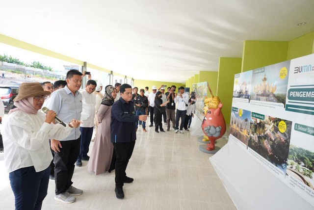 Menteri BUMN Erick Thohir mengunjungi Krakatau Park di Lampung Sabtu (18/3/2023). Foto: Dok. Istimewa
