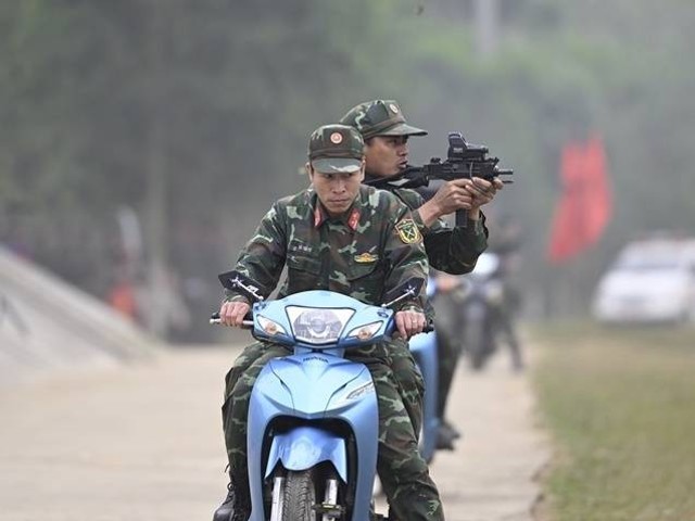 Honda Supra Fit atau Honda Alpha Wave digunakan tentara Vietnam latihan menembak.  Foto: dok. Twitter/AnnQuann