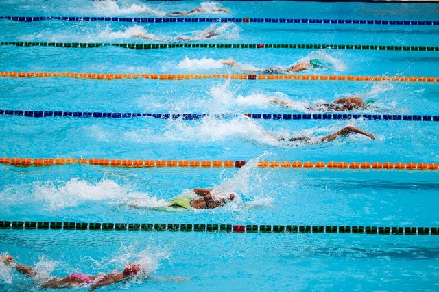 Ilustrasi foto cara berenang gaya kupu-kupu yang benar, ini tekniknya. Sumber foto: Pexels