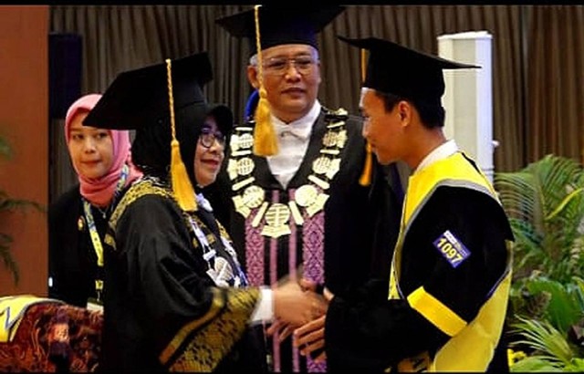 Universitas Terbuka Surabaya Kukuhkan 1835 Wisudawan dari Beberapa Program Studi