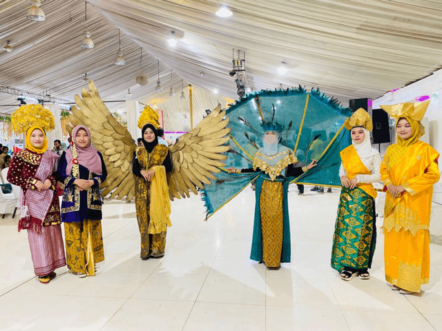 Angklung dan Busana Tradisional Indonesia Meriahkan Festival  Asian Women’s Day  (20329)