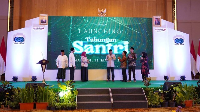 PT Bank Pembangunan Daerah Jawa Timur Tbk atau bankjatim berhasil menyabet penghargaan Peringkat A dalam Laporan Keberlanjutan tahun 2021. Foto: Bank Jatim