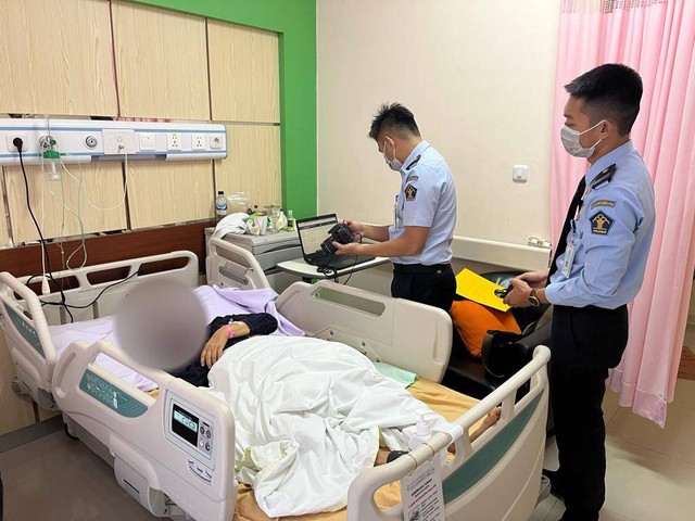 Imigrasi Palembang Layani Pembuatan Paspor Bagi Orang Sakit di Rumah Sakit