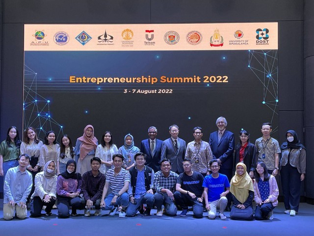 Para juri dan peserta Entrepreneurship Summit 2022. Dokumentasi: Josephine Permatauli.