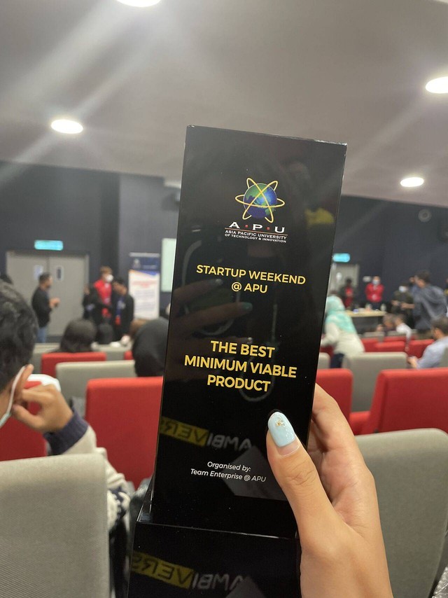 Penghargaan yang diraih oleh Ambivers dalam Entrepreneurship Summit 2022. Dokumentasi: Josephine Permatauli.