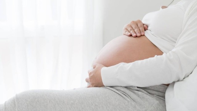 Ilustrasi posisi duduk yang baik untuk ibu hamil. Foto: Shutterstock.com
