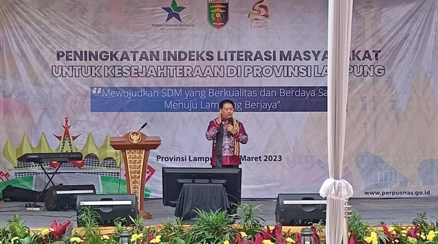 Kepala Perpustakaan Nasional, Muhammad Syarif Bando saat melakukan kunjungan kerja ke gedung Perpustakaan Modern di Bandar Lampung. | Foto : Galih Prihantoro/ Lampung Geh