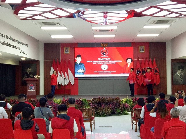 Pelantikan Hendrar Prihadi menjadi Ketua Umum Taruna Merah Putih di Sekolah Partai PDI Perjuangan, Jakarta Selatan, Senin (20/3). Foto: Ananta Erlangga/kumparan