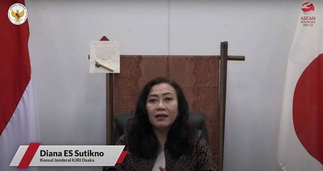 Konsul Jenderal Republik Indonesia Osaka, Diana ES Sutikno, saat membuka acara Focus Group Discussion "Perlindungan Pelajar Indonesia di Jepang, Minggu (19/3).