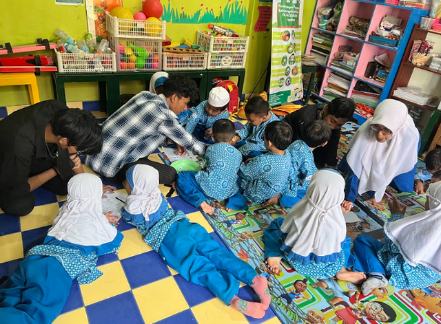 Dosen UMY Berikan Pengenalan Bahasa Inggris Sejak dini Pada Siswa TK