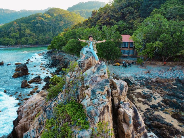 Pantai Gigi Hiu: Panorama Gugusan Batu Karang bak Surga Tersembunyi di Lampung (1)