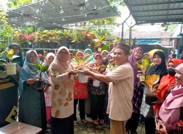 Dosen UMY Beri Pelatihan Budidaya dan Pemasaran Aglonema dan Aroids Pada PRA