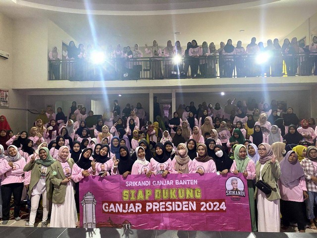 Ratusan perempuan yang hadir dalam konser religi yang digelar yang juga berikan dukungan untuk Ganjar Pranowo. Foto: Dok. Istimewa