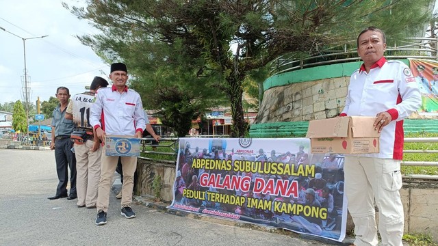 Abpednas Kota Subulussalam galang dana untuk imam kampong. Foto: Yudi Ansyah/acehkini 