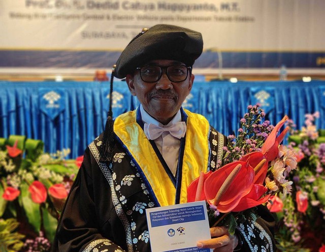 Prof. Dr. Ir. Dedid Cahya Happyanto, M.T. Guru besar dari Departemen Teknik Elektro PENS.