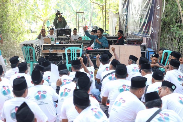 Kiai Muda Dukung Ganjar Jatim bersama Paguyuban Soundsystem saat menggelar doa bersama di Bojonegoro. Foto: Dok. Istimewa