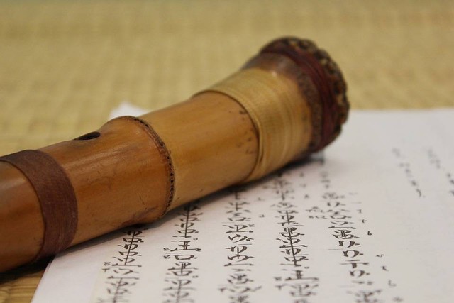 https://pixabay.com/id/users/klimkin-1298145/ - alat musik jepang berbentuk flute berukuran panjang dinamakan