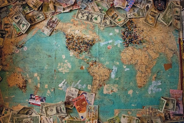 Ilustrasi Inklusi Keuangan. Foto: Unsplash.com/Christine Roy