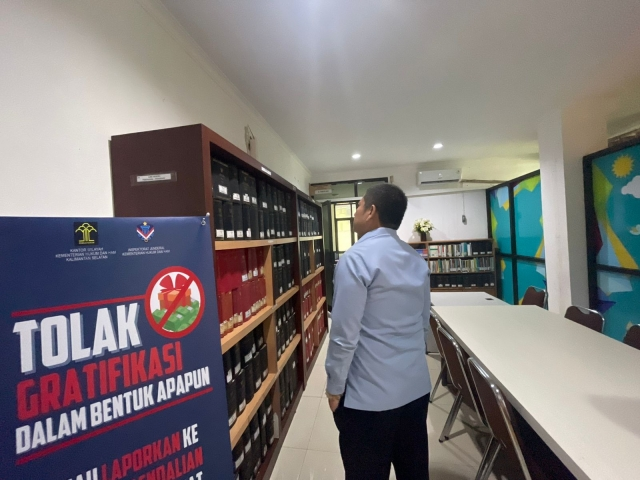 Tinjau Perpustakaan Kemenkumham Kalsel, Kapus JDHN Apresiasi dan Motivasi Peningkatan Layanan