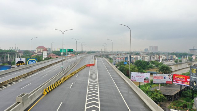 Uji coba jalan Tol Bekasi -  Cawang - Kampung Melayu (Becakayu) ruas Jakasampurna - Marga Jaya.  Foto: Waskita Toll Road