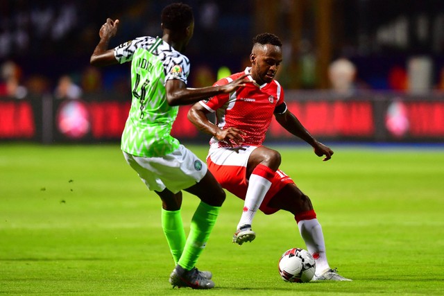Pemain Timnas Burundi Saido Berahino (kanan). Foto: Giuseppe CACACE / AF