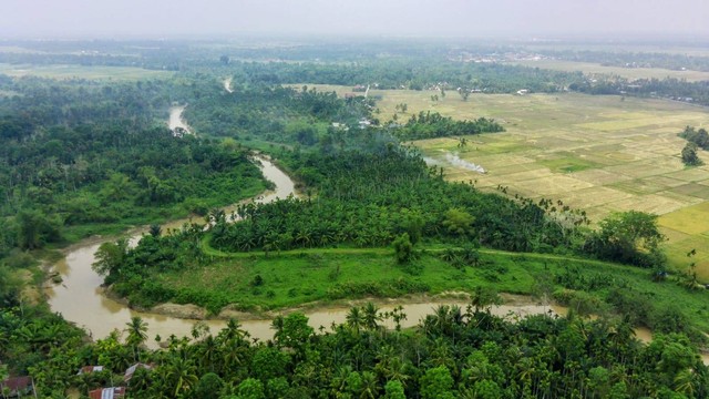 Aliran sungai Keureuto di Matangkuli, Aceh Utara,  Senin (13/3/2023). Foto: Habil Razali/acehkini