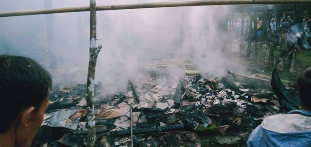 Suasana kebakaran yang landa salah satu rumah di Gunungkidul. Foto: istimewa