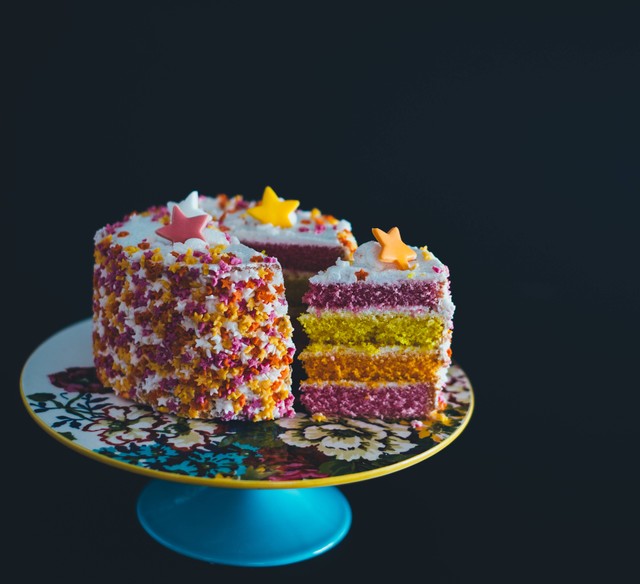 Ilustrasi Cake Enak di Bandung. Foto: Unsplash/Annie Spratt.