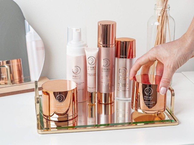 Rangkaian produk skincare Physio Radiance, dengan formula probiotik dan prebiotik